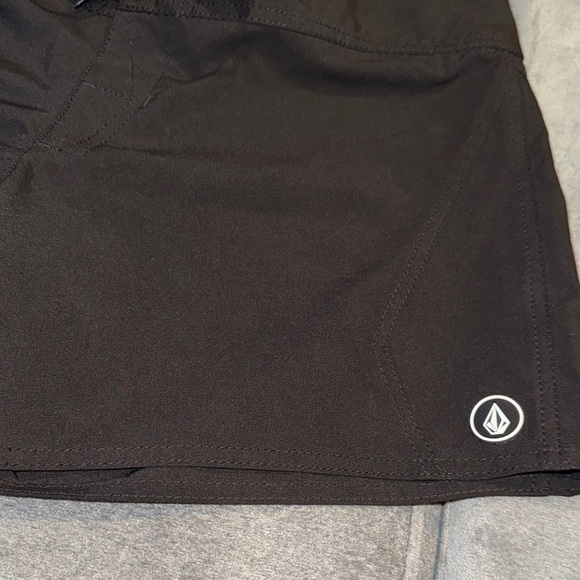 VOLCOM-SIMPLY SOLID 5 BOARDSHORT - BLACK Size 9 - Picture 9 of 13